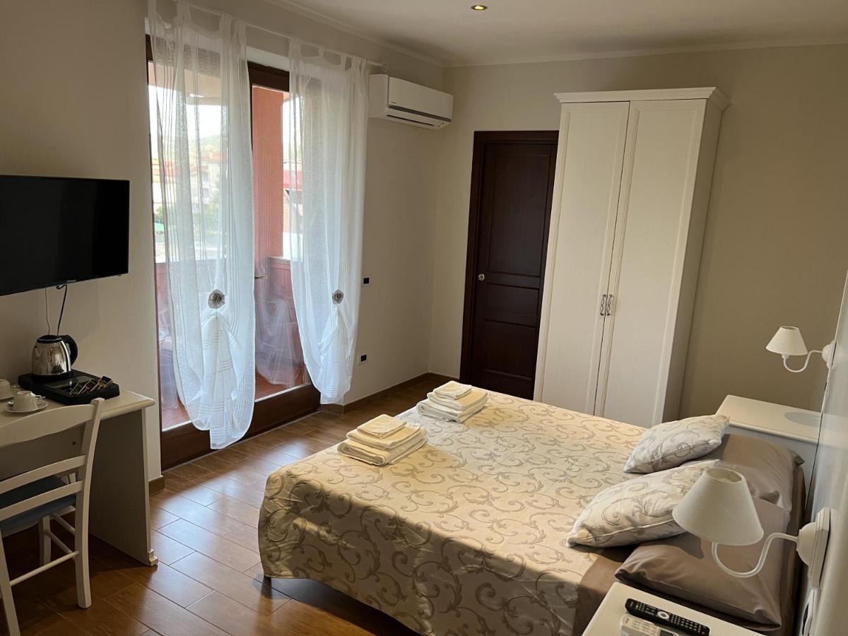 Le Pavoncelle Hotel Bosa Eksteriør billede