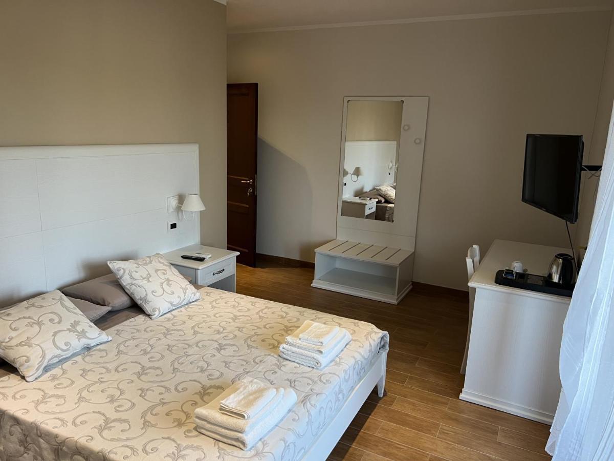 Le Pavoncelle Hotel Bosa Eksteriør billede